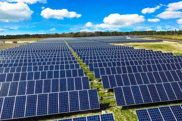 Trang trại điện năng lượng mặt trời là gì ?