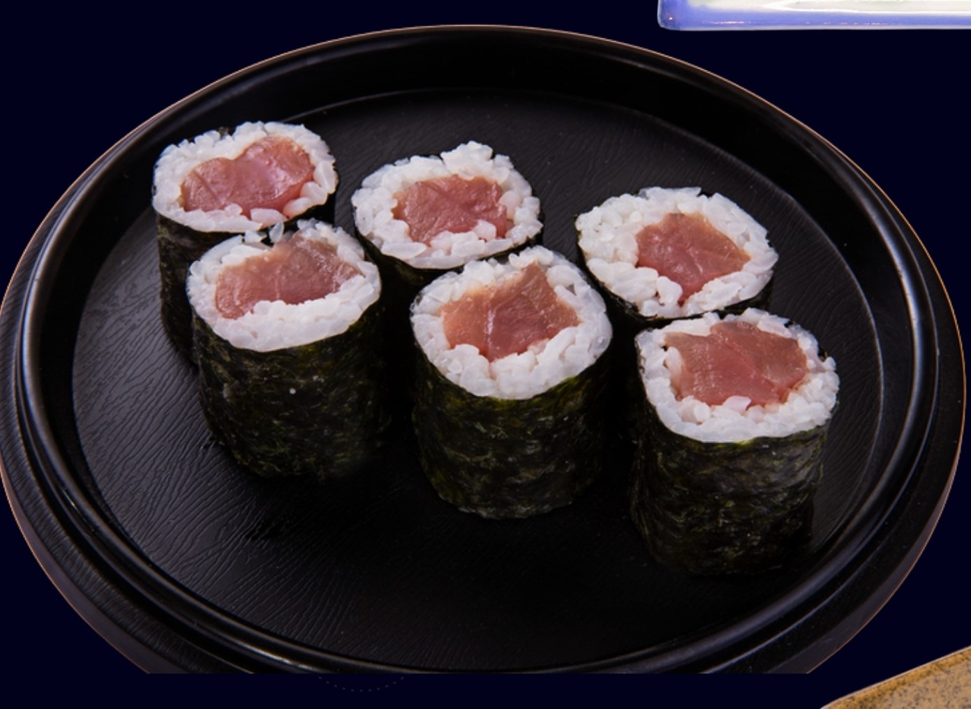 C10. Cơm sushi cuốn rong biển với cá ngừ Tekka maki